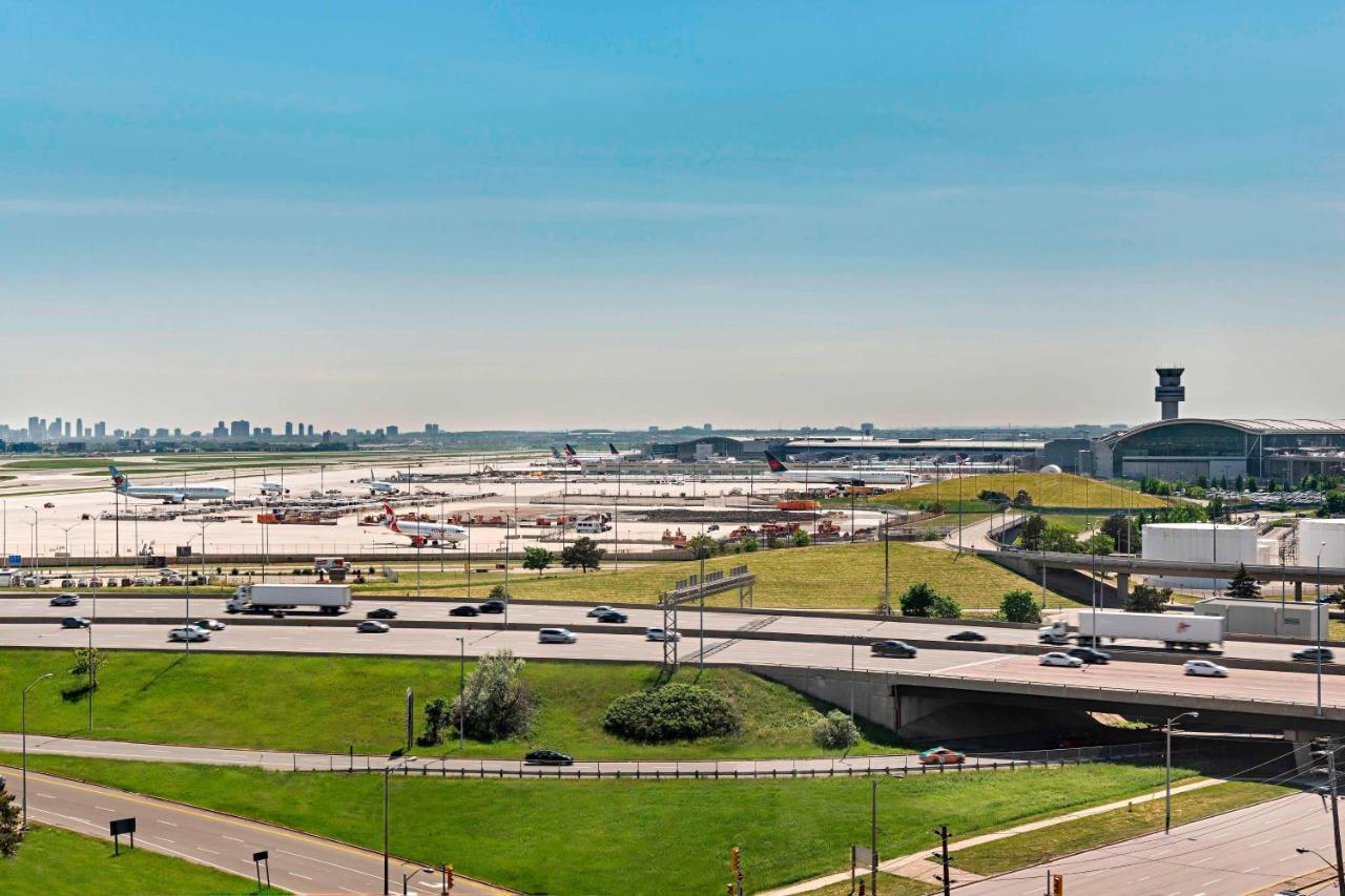 The Westin Toronto Airport Hotel Exterior photo